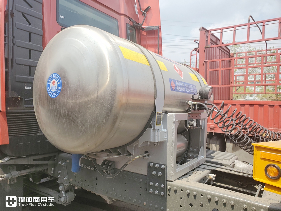 豪沃tx7最新版燃气车好吗,重汽豪沃tx7原车屏安装倒车影像