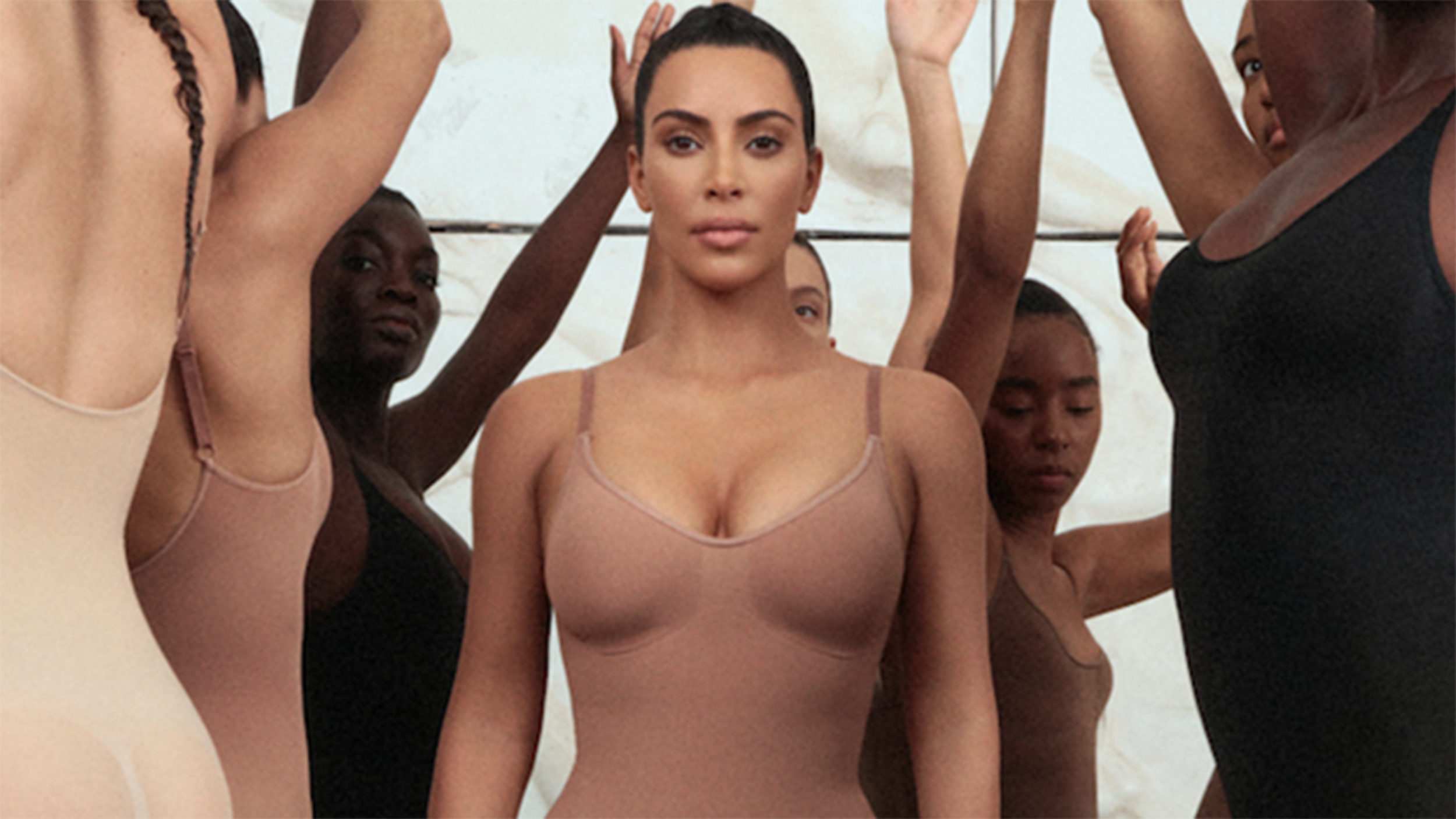 金卡戴珊韦斯特干什么的,金卡戴珊芝加哥最新照