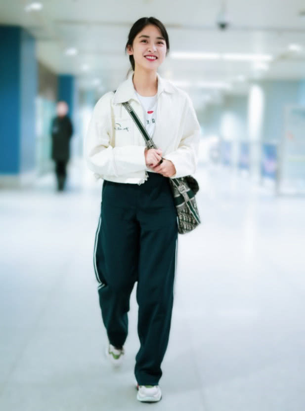 小个子女生适合穿高腰阔腿裤吗,矮个子女生不适合阔腿裤