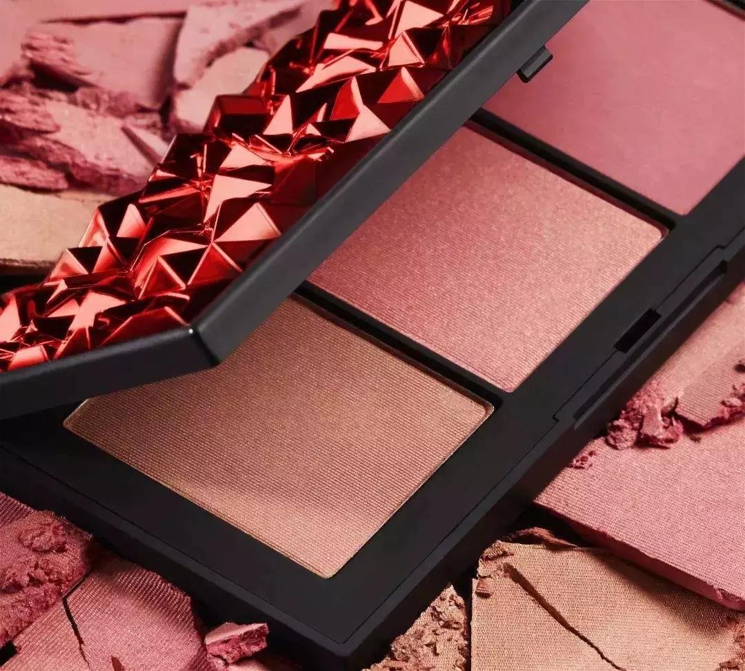 burberry圣诞限定彩盘,如果只买一个护肤品买什么