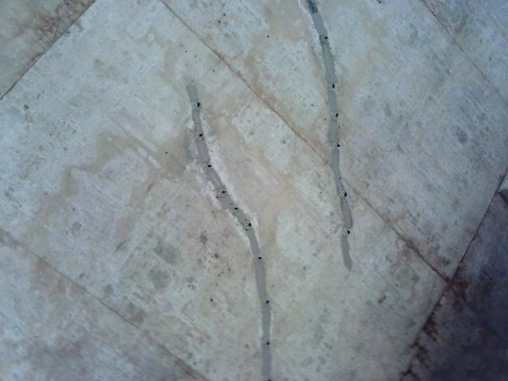 现浇楼板开裂怎么修,楼板开裂要求师傅重做可以吗