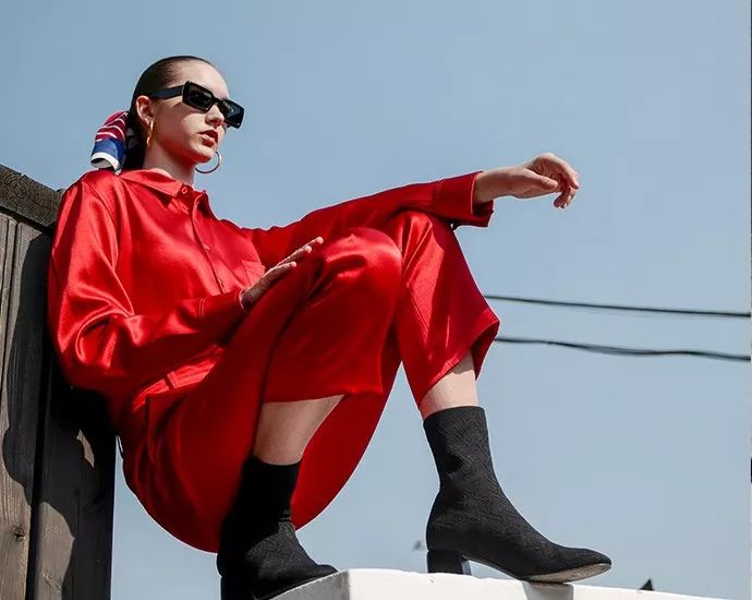 prada普拉达300元,prada旗下鞋子