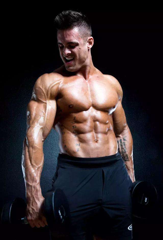 如何练出肌肉不大块,怎样才能练出肌肉不僵硬