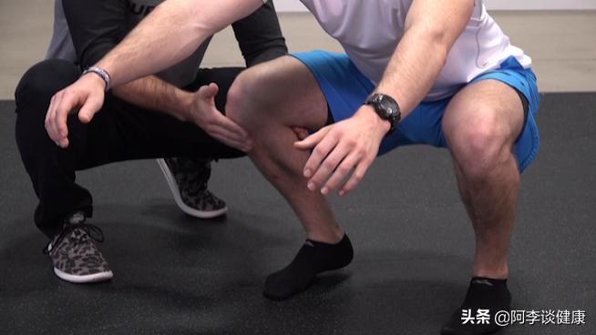 下蹲时膝盖要不要超出脚面,下蹲膝盖不能超过脚尖