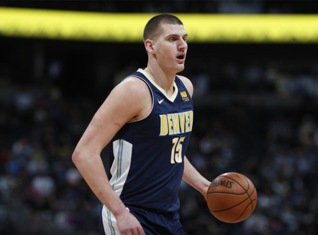 约老师横扫浓眉,美国媒体谈约老师