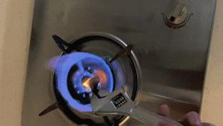 格力空调与美的海尔空调拆机对比,拆机格力美的海尔空调