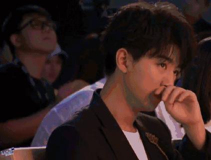 王俊凯打哈欠,王俊凯打哈欠的样子