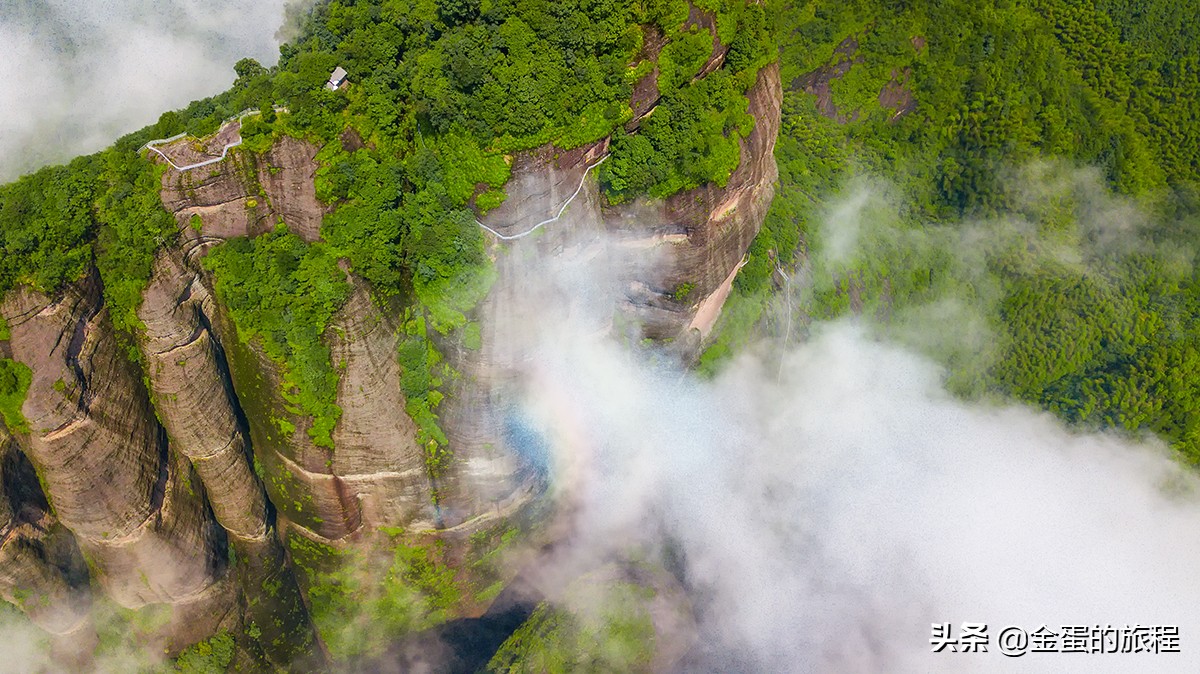 江浙地区唯一的一处世界自然遗产名录的神奇景观，丹霞地貌江郎山