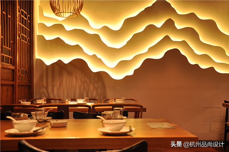 餐厅灯光怎么布置才好看,灯光氛围营造高级感与舒适感