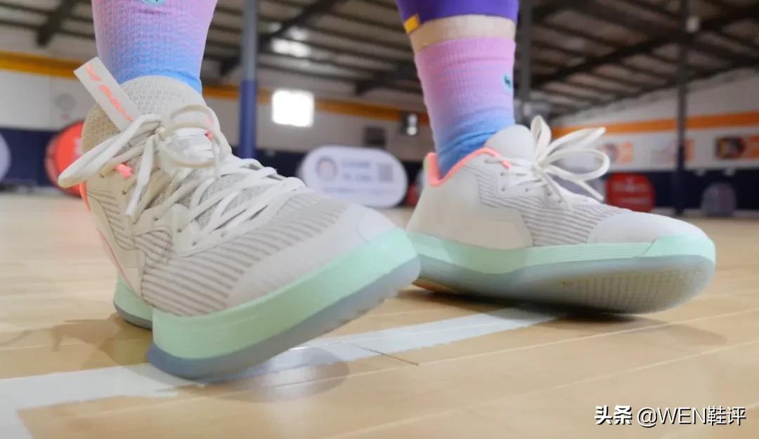 李宁lightfoam和安踏闪能,李宁闪能3.0蓝粉色测评