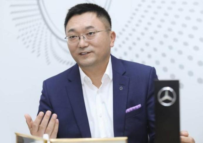 奔驰e保养被偷偷换电瓶,奔驰车从4s店保养完自燃