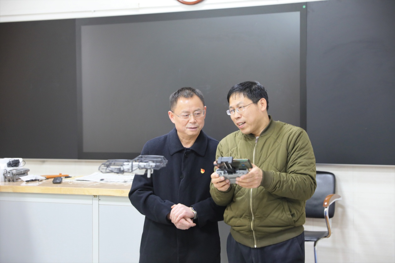 真抓实干在行动科技教育放光明——郑州12中随访记