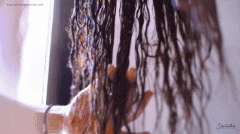 卷发睡一觉如何不变形,烫的卷发怎么绕着打理