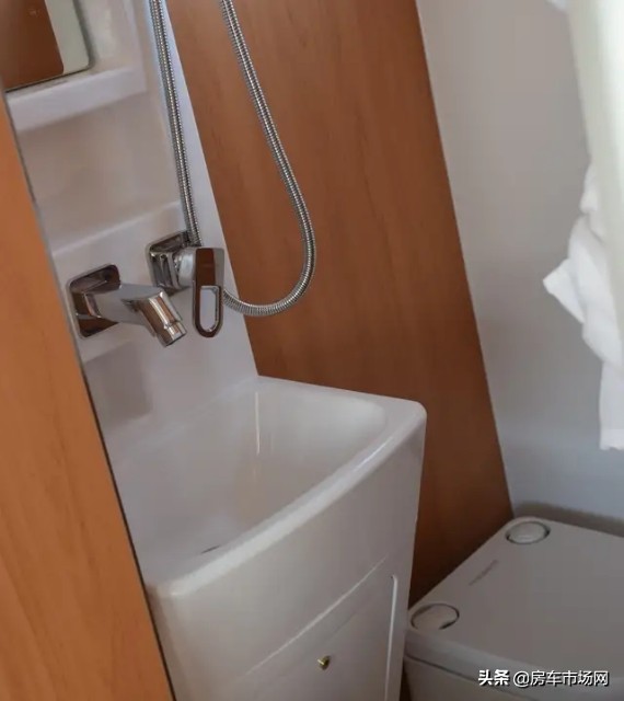 实拍小9.98万c型房车,空间最大的c型房车20万自动挡