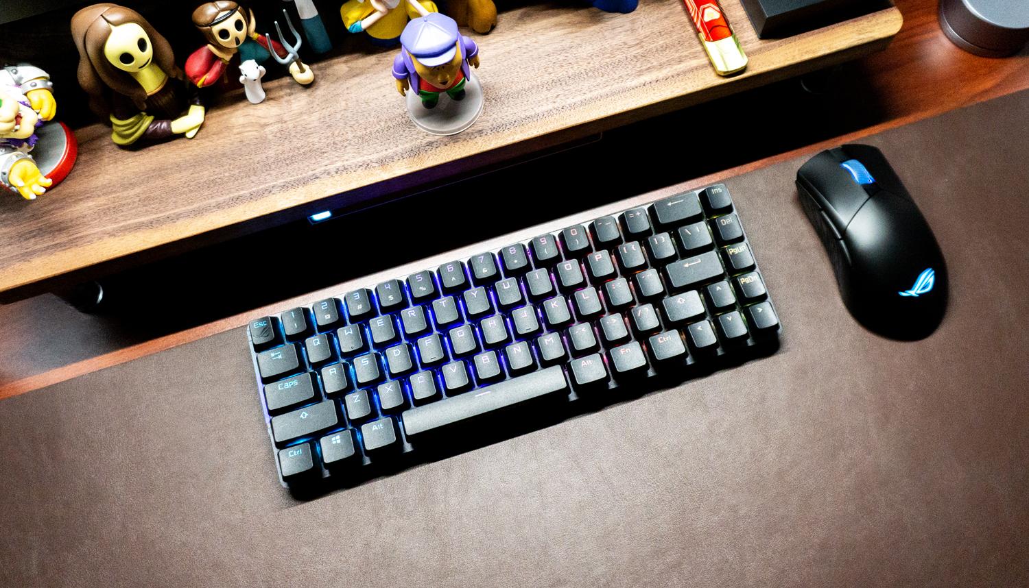 游戏宅的电脑桌面,游戏头戴式耳机rog棱镜s