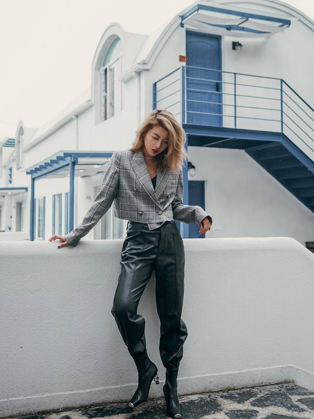 穿皮裤搭配什么上衣好看,皮裤搭配什么上衣才好看