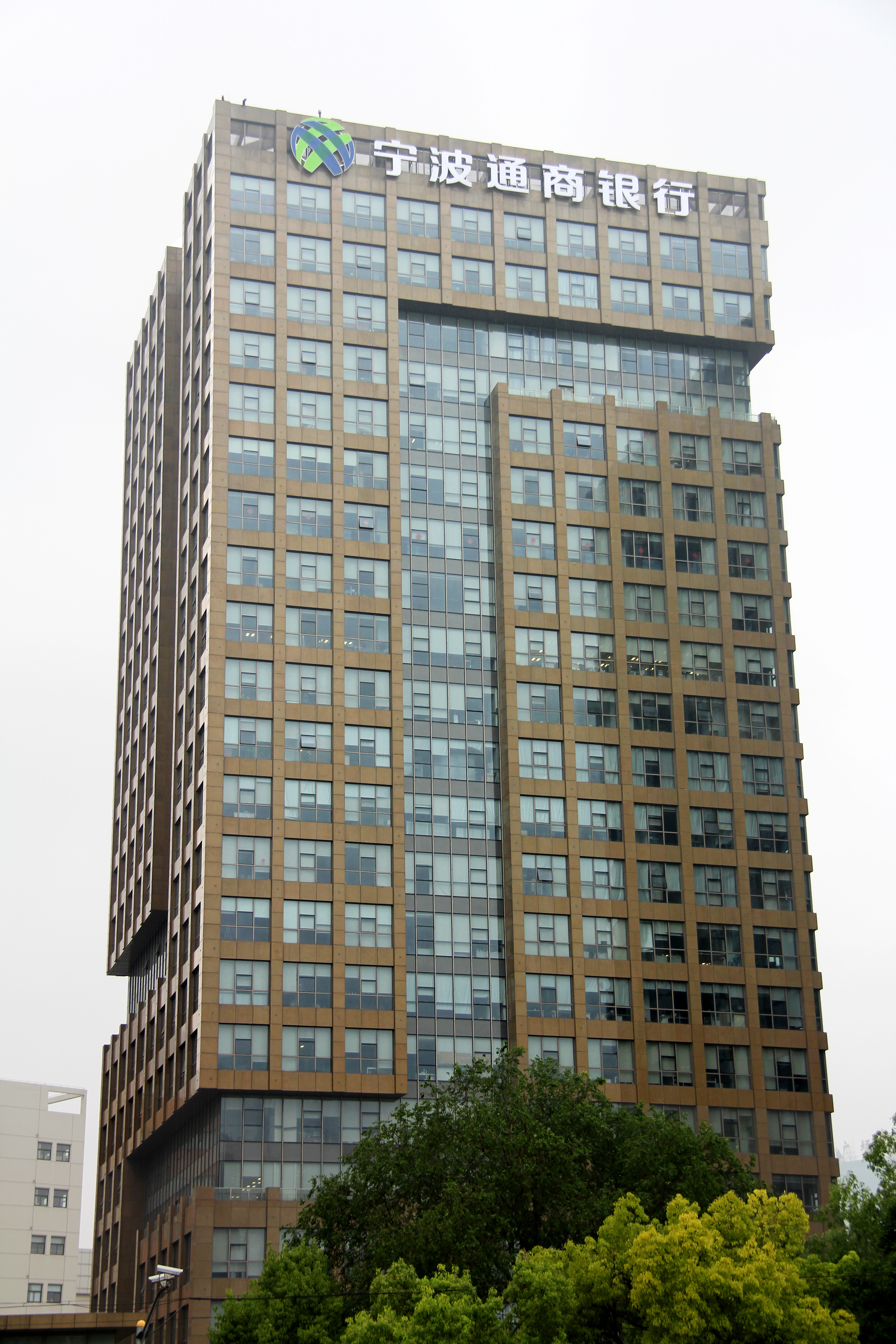 加入银行自律机制的银行有哪些,一家募资高的银行