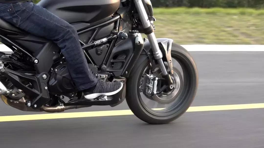 贝纳利502c和本田cb500x哪个好,贝纳利502c评测骑士网