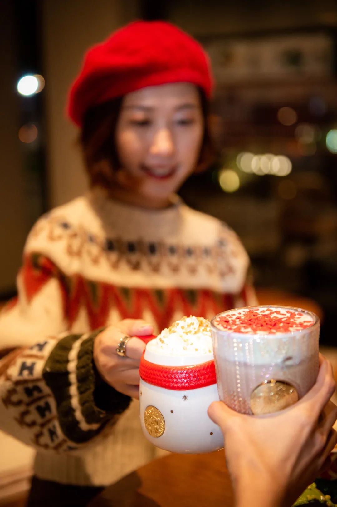 瑞幸星巴克圣诞新品,瑞幸圣诞咖啡杯包装