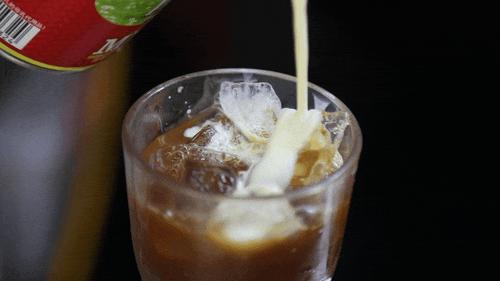 麦地这家“小香港”，藏着45年的正宗港味！一到饭点就满座.