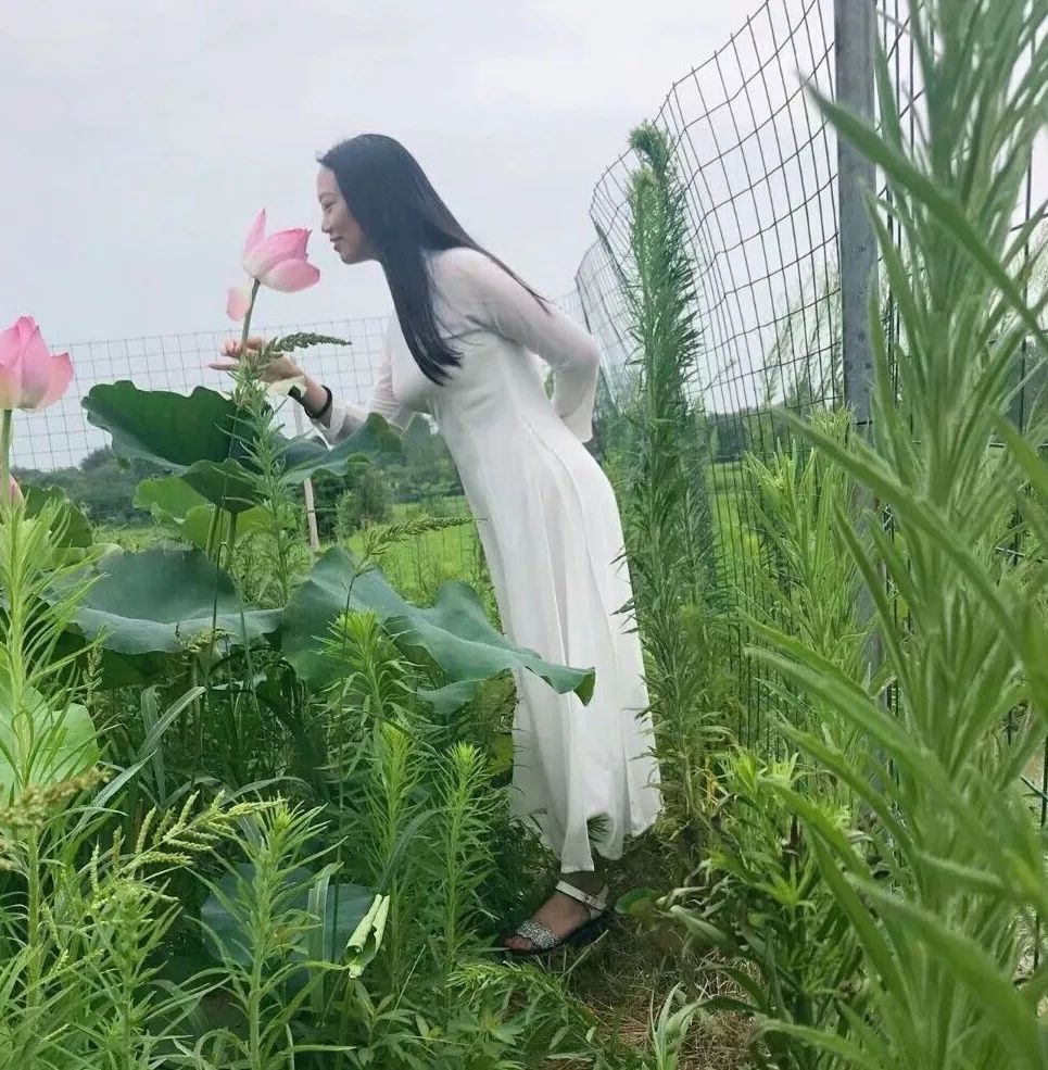 湖北50岁女大学生火了！平时上学节假日上班，还拿了国家奖学金