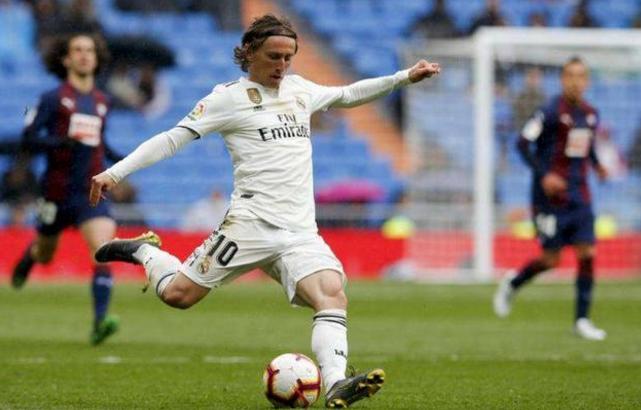 马卡报评选足球历史最佳阵容,马卡报赛季十大左边锋