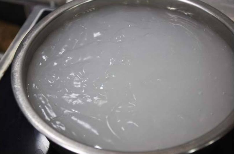 70岁老人卖凉粉视频,70岁老夫妻月入4千