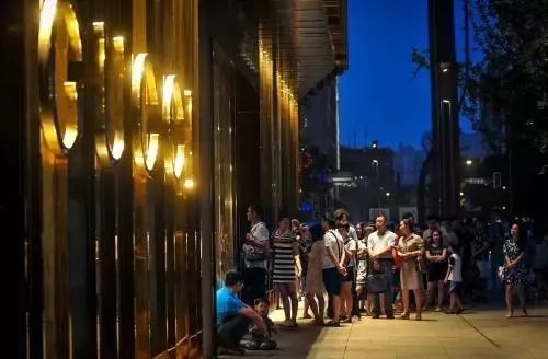 行业信息 | 用奢侈品讲金融, 瞬间秒懂！双手奉上金融男撩妹指南