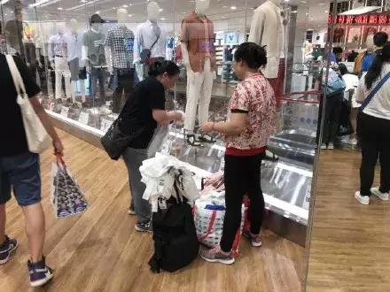 优衣库kaws为什么受欢迎,一件衣服卖了100元赚了25%