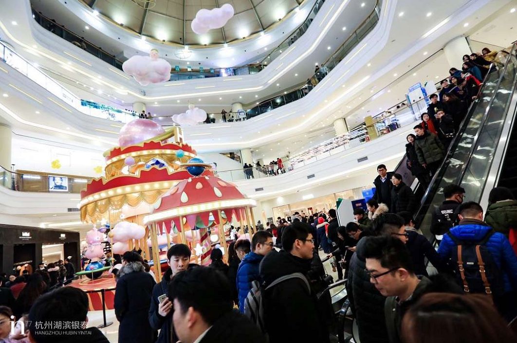 湖滨银泰in77每日客流量,杭州湖滨银泰in77销售额