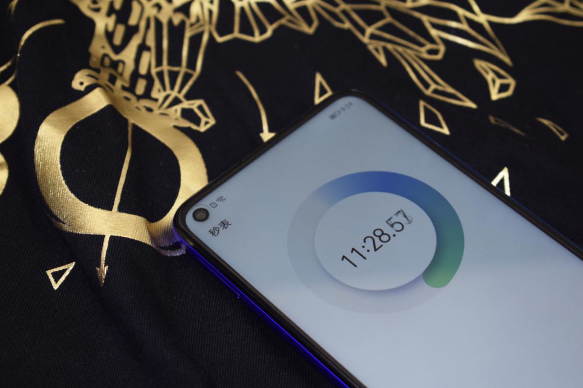 荣耀play3评测跑多少分,荣耀play3值得买么