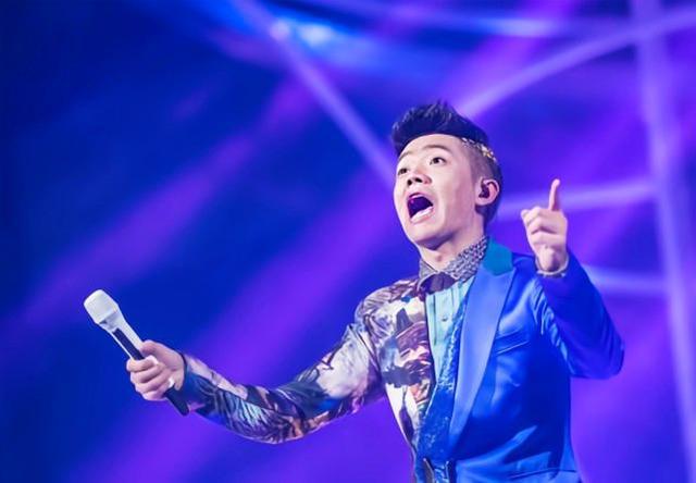 某博主发现EX0和凤凰传奇的共同点，网友怒指：你当曾毅没粉丝吗