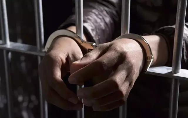 民事诉讼证人拒绝出庭作证违法吗,民事诉讼证人作伪证被采信怎么办