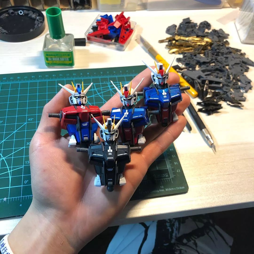 佳作：恐怖的零件数量，龙桃子强袭，四机小队！