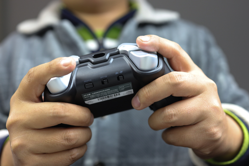 北通宙斯游戏手柄连switch,switch手柄北通飞智