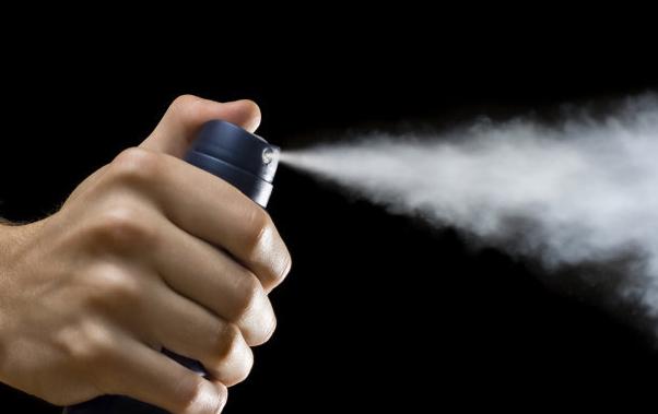 衣柜味道很重怎么快速去除味道,刚从衣柜拿出来的衣服需要洗么