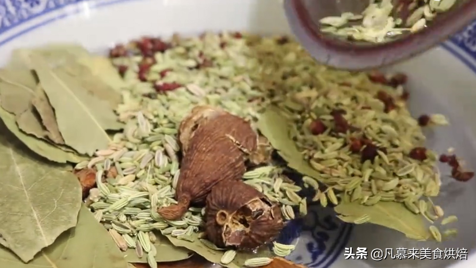 怎样让肉馅更粘稠,怎么让调好的肉馅不发柴