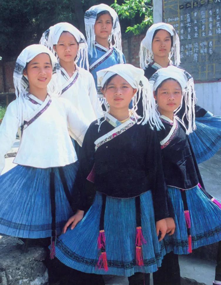 云南少数民族服饰图片,最好看的云南民族服饰