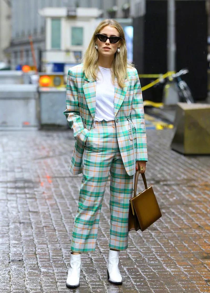 冬天穿短靴怎么搭配好看,冬季短靴穿起来