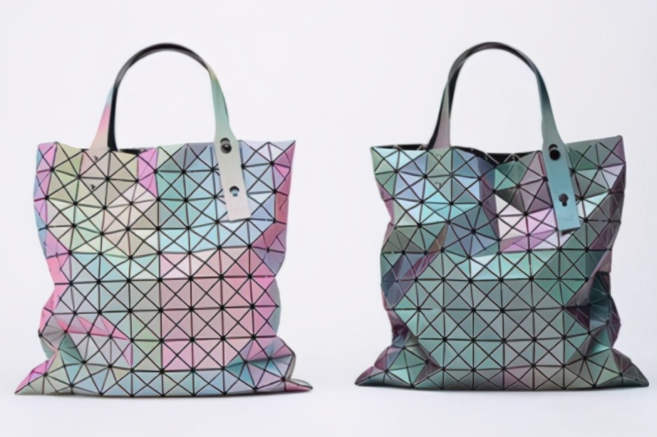 三宅一生包包米白色和奶茶色对比,三宅一生顶级原单包包多少钱