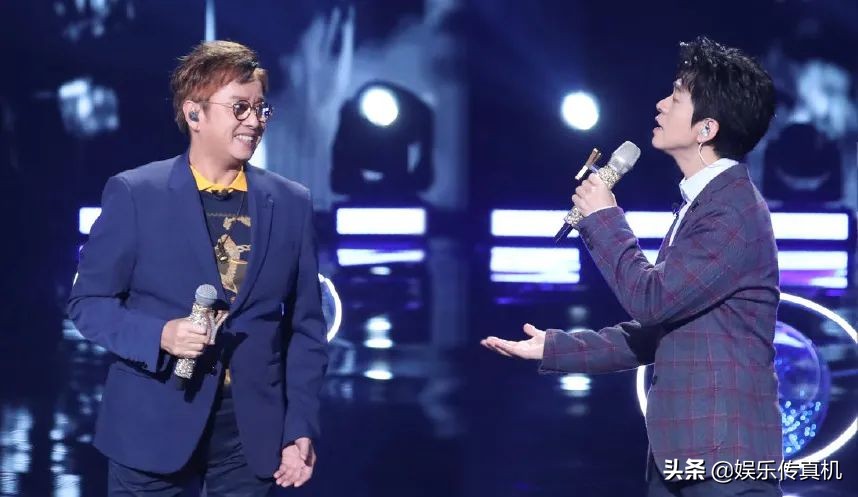 原以为《我们的歌》在溜粉，没想画的草稿一个个都实现了