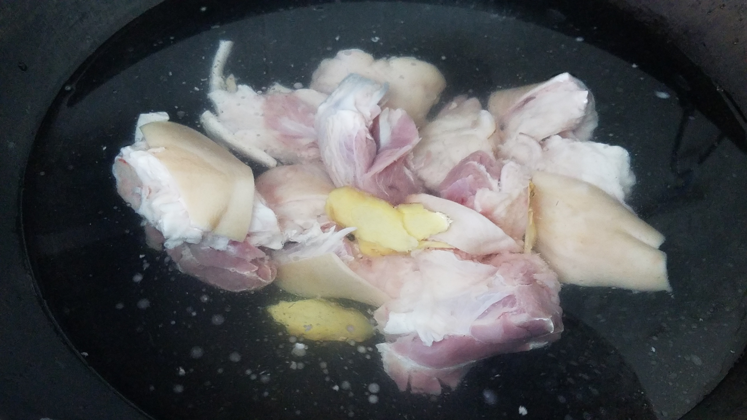 酱猪脚高压锅的家常做法,电饭锅焖酱猪脚