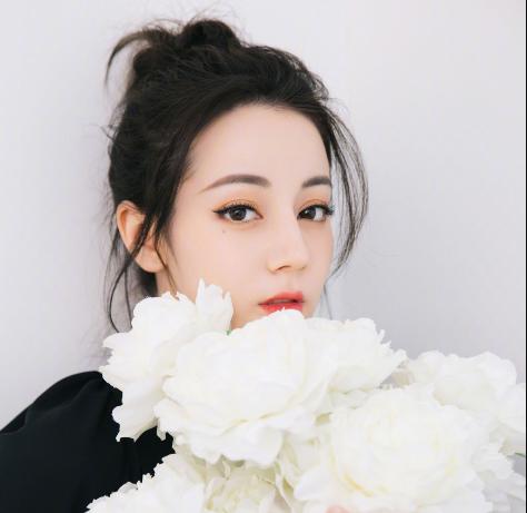 微笑唇是属于好看的唇形,嘟嘟唇适合的唇形