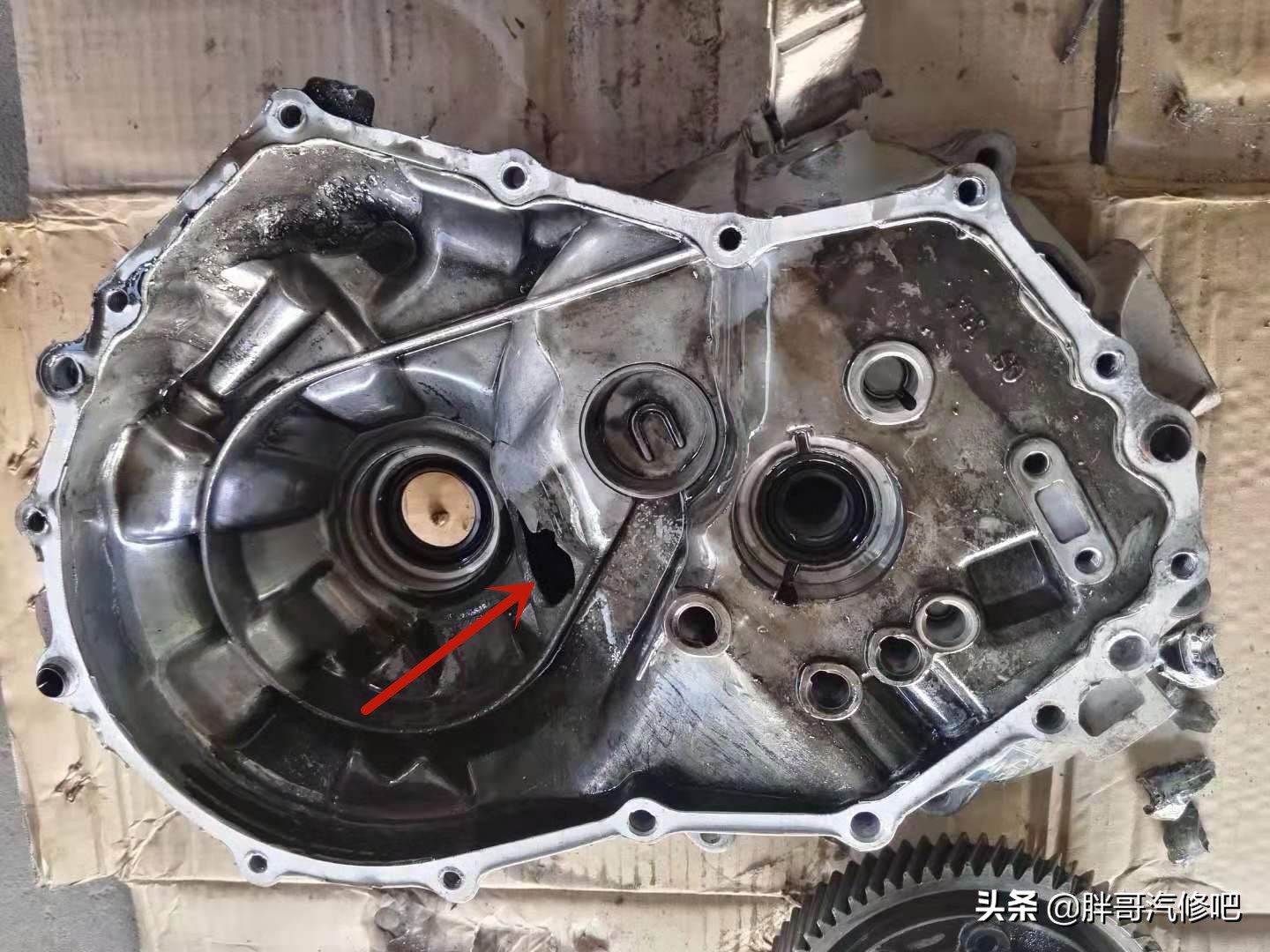 变速箱壳体损坏是维修还是换新,汽车变速箱壳破裂怎么维修