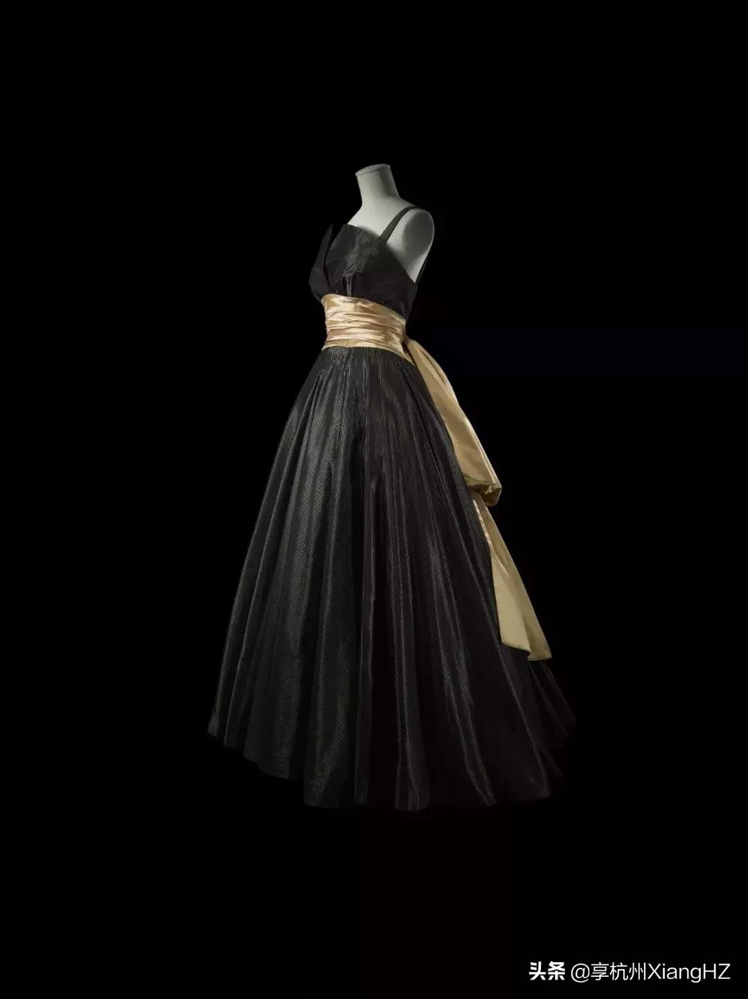 迪奥1997旗袍秋冬大秀 (迪奥1953时装展图片)