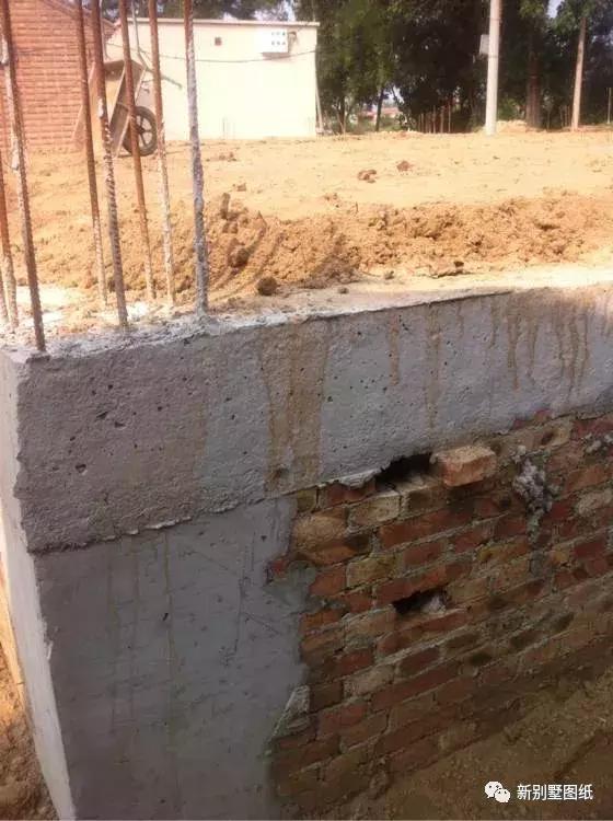 小伙盖三层农村别墅，占地150平米只花不到50万，你觉得怎么样？