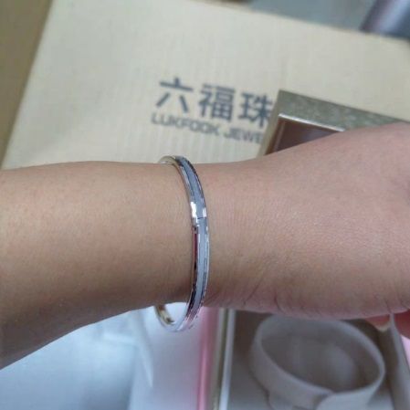 六福珠宝和周大福的古法手镯,周大福手镯好看还是周生生的好看