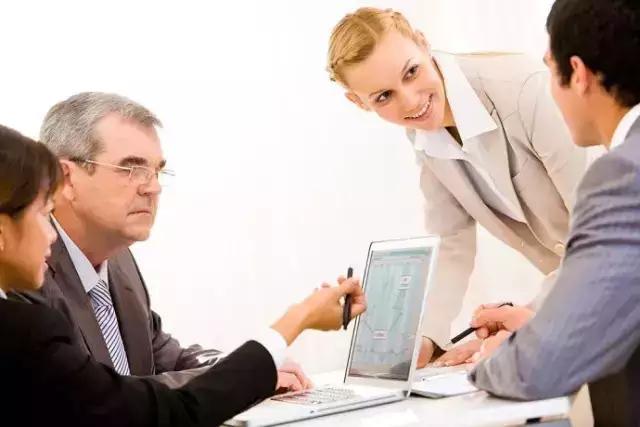 如果手下员工总不服管理怎么办,老板怎么对付不服从管理的员工