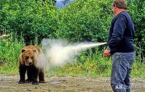 被防狼喷雾喷了眼睛会瞎吗,被防狼喷雾喷到的后果