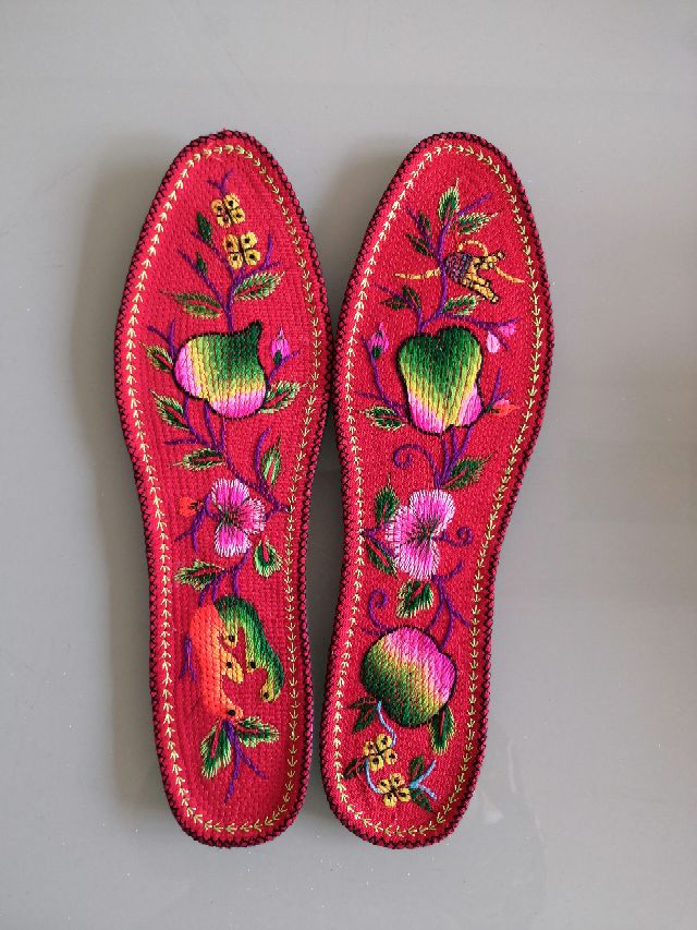 一个老人的爱心绣品（1）